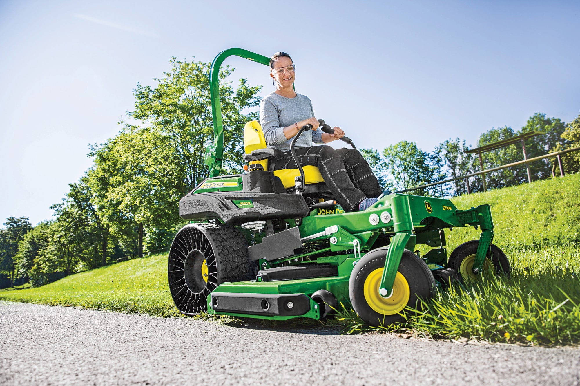 Press Release: New John Deere Ride-On Mowers